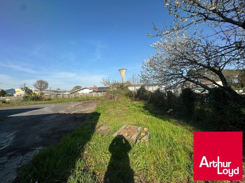 Local commercial  à louer Saint-Vincent-de-Tyrosse 40230