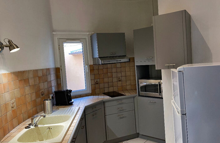 F2 MEUBLE 1ER ETAGE CENTRE VILLE ORANGE — photo 2