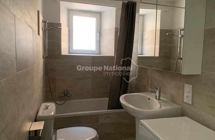 F2 MEUBLE 1ER ETAGE CENTRE VILLE ORANGE — photo 3