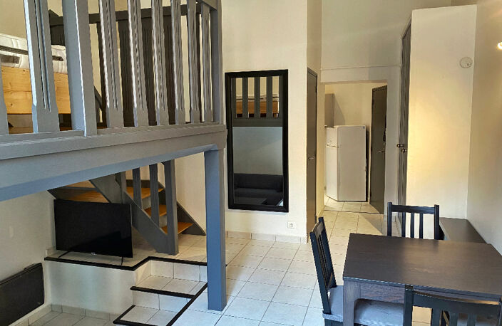 F2 MEUBLE 1ER ETAGE CENTRE VILLE ORANGE — photo 4