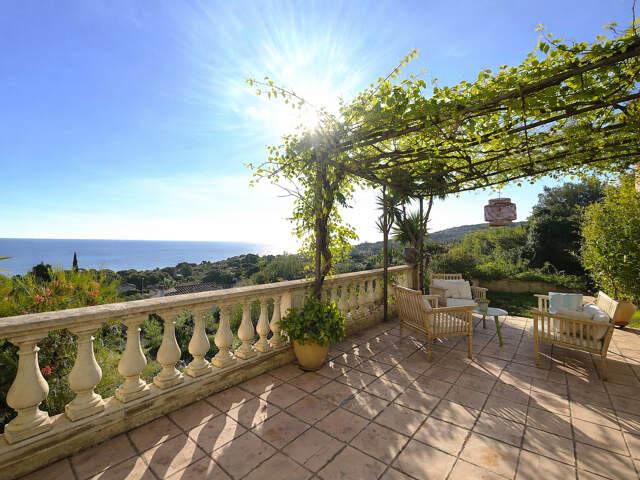 SOUS COMPROMIS - VILLA DE CHARME DE 160M² AVEC VUE MER 4 CHAMBRES AUX ISSAMBRES — photo du bien