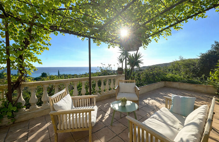 SOUS COMPROMIS - VILLA DE CHARME DE 160M² AVEC VUE MER 4 CHAMBRES AUX ISSAMBRES — photo 3