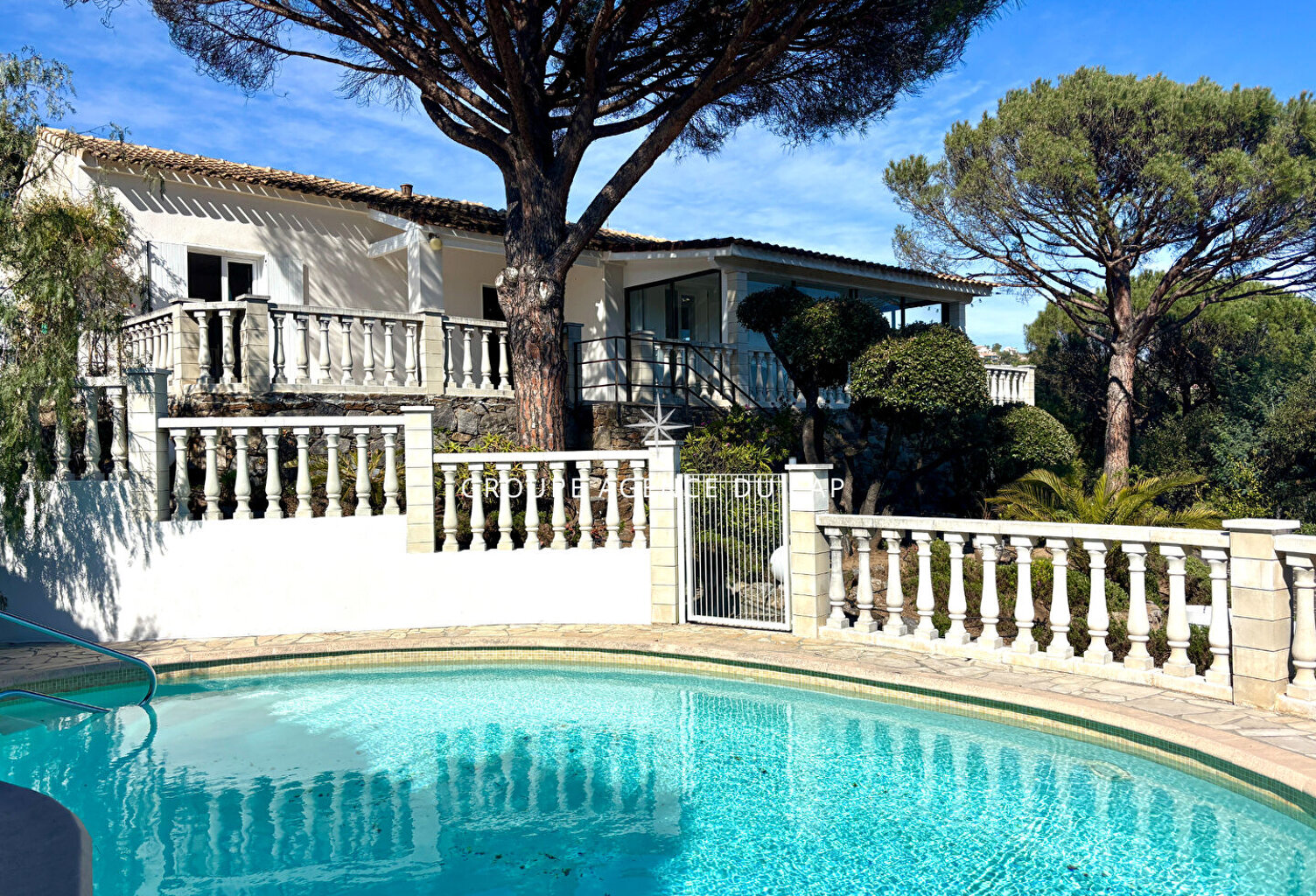 A VENDRE VILLA PROCHE MER 4 CHAMBRES APPARTEMENT INDEPENDANT PISCINE  CAR PORT ET PARKINGS AUX ISSAMBRES — photo 1