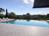 A VENDRE VILLA 5 PIECES DE 400M2 AVEC DEUX DEPENDANCES VUE SUR LE ROCHER DE ROQUEBRUNE — photo 3