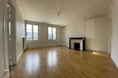 Appartement 3 pièces 733 €