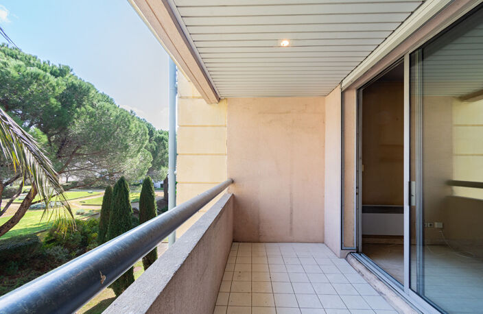 EXCLUSIVITÉ - T1 AVEC TERRASSE & STATIONNEMENT EN SUS -13008- — photo 2