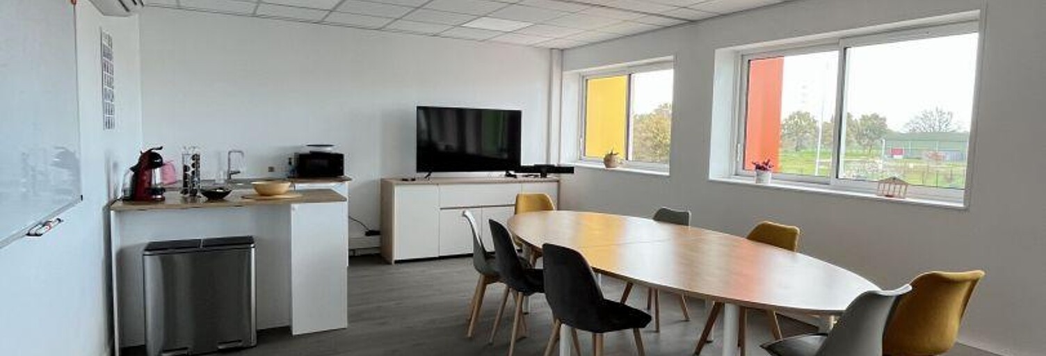 Bureau  98 m² à louer à Essarts-en-Bocage (85140)