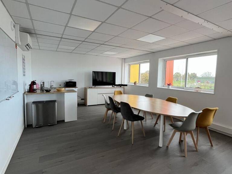 Location Bureaux 98 m&sup2; — photo 1