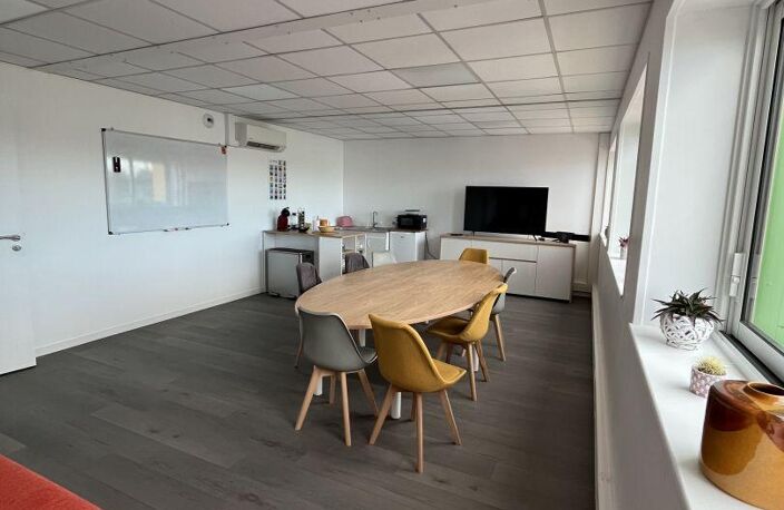 Location Bureaux 98 m&sup2; — photo 2