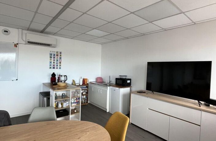 Location Bureaux 98 m&sup2; — photo 3