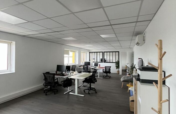 Location Bureaux 98 m&sup2; — photo 4