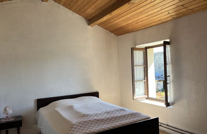 Maison en pierre de 5 pièces principales — photo 2