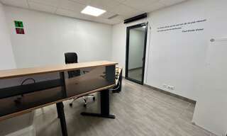 Bureau 5 Pièces 66 m² à louer à La Tour-d'Aigues (84240)