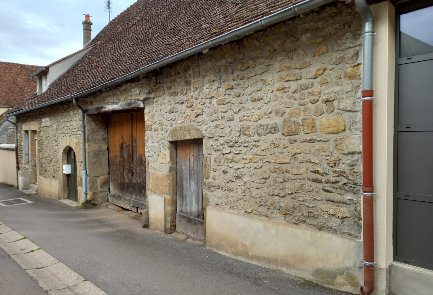 GARAGE — photo 1