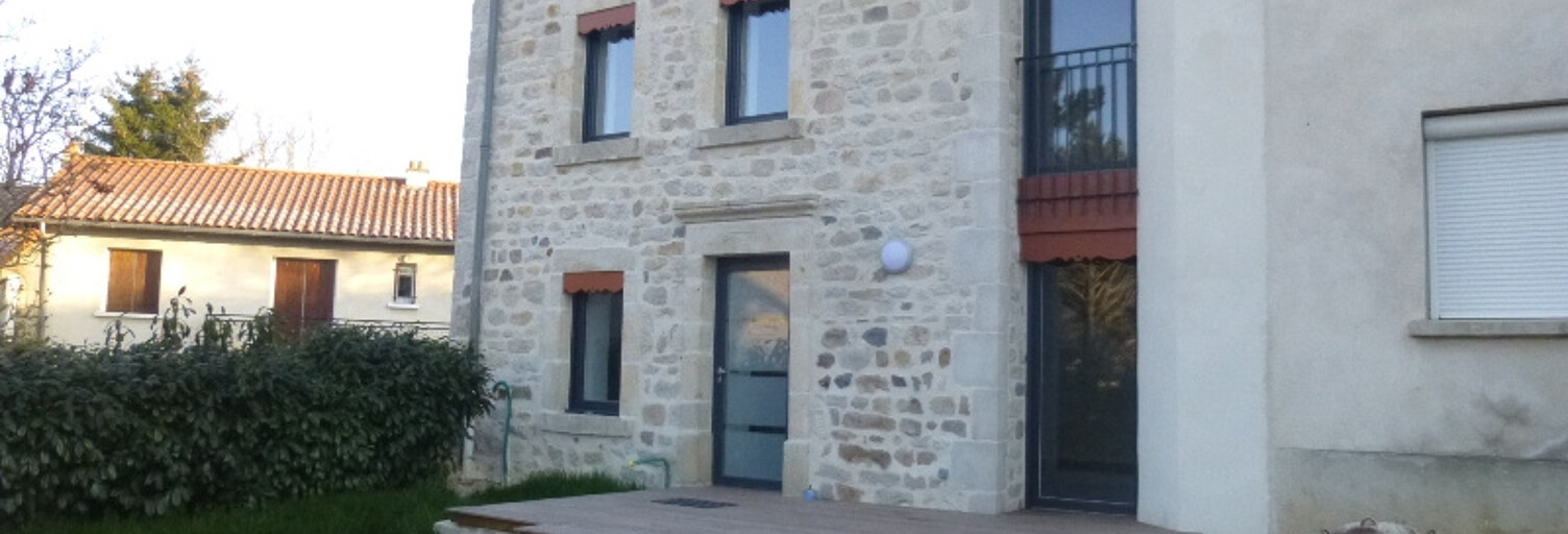 Maison 4 Pièces 110 m² à louer à Saint-Germain-Laprade (43700)