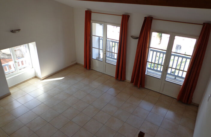 A vendre, appartement T2 duplex avec jardin au cœur du centre historique de St J P Port. — photo 2