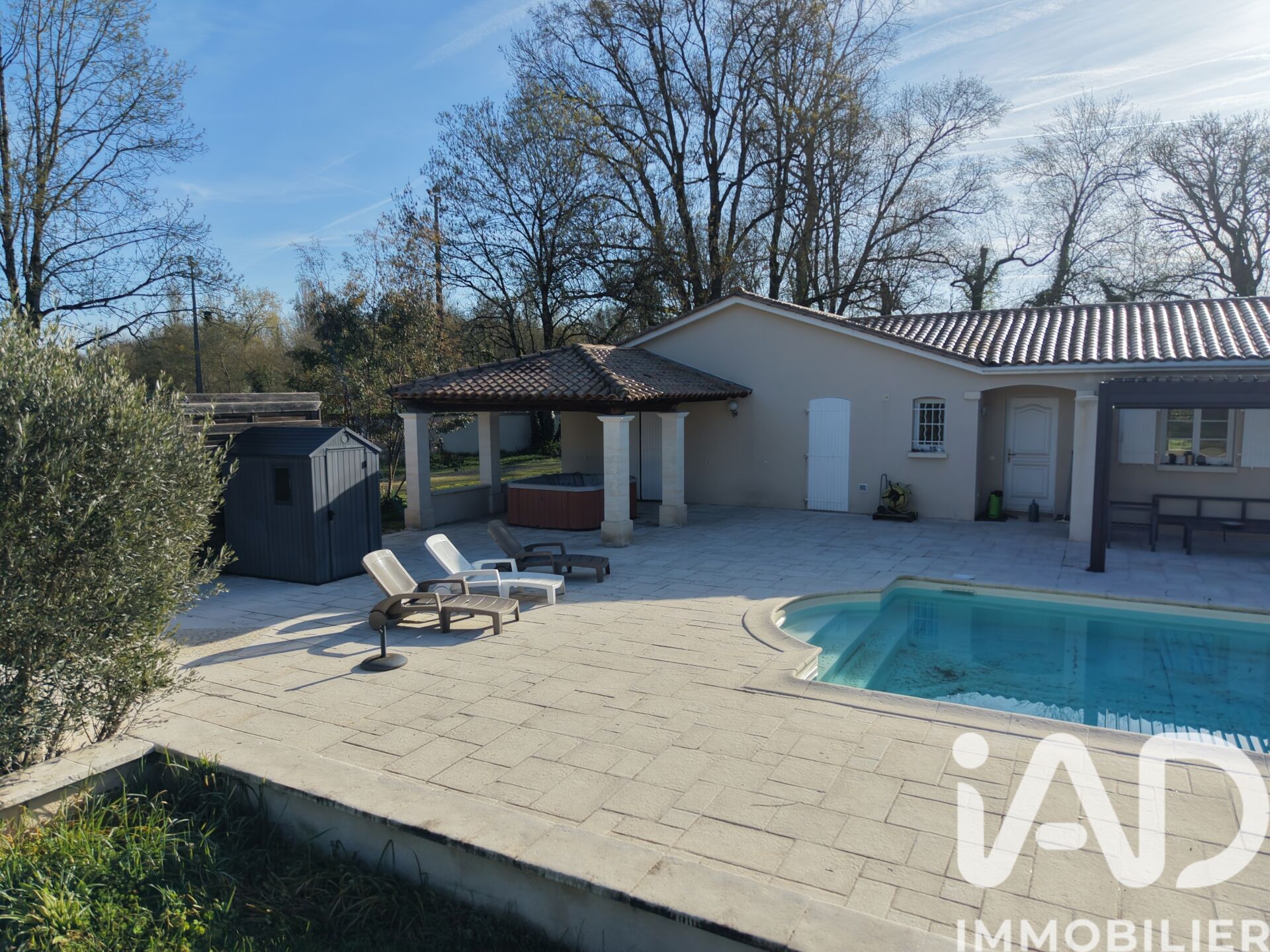 St-Amant-De-Boixe - 170m² - 6p. - 4ch.