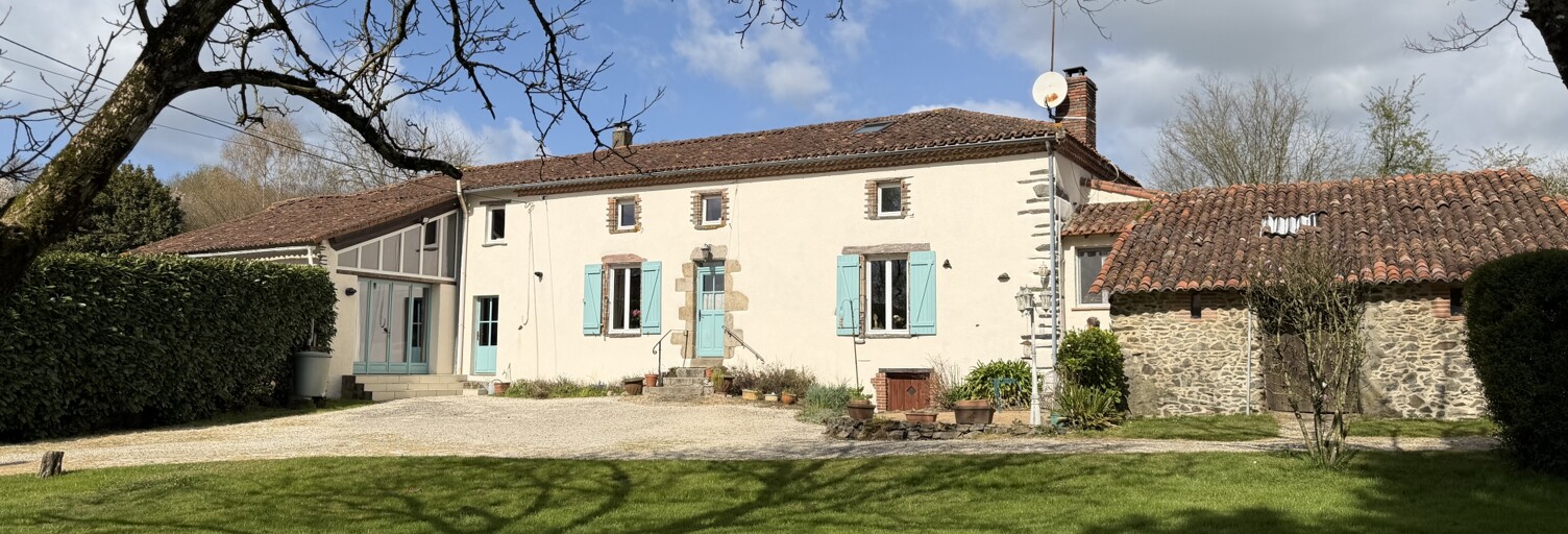 Maison 9 Pièces 268 m² à vendre à Saint-Paul-en-Gâtine (79240)