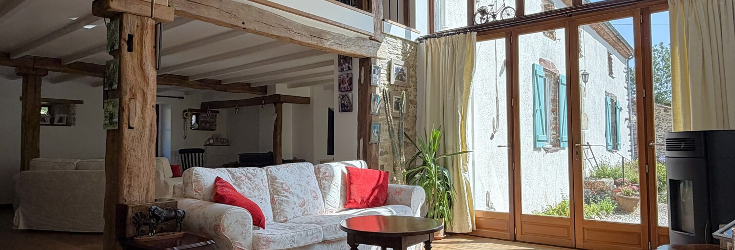 Maison 9 Pièces 268 m² à vendre à Saint-Paul-en-Gâtine (79240)