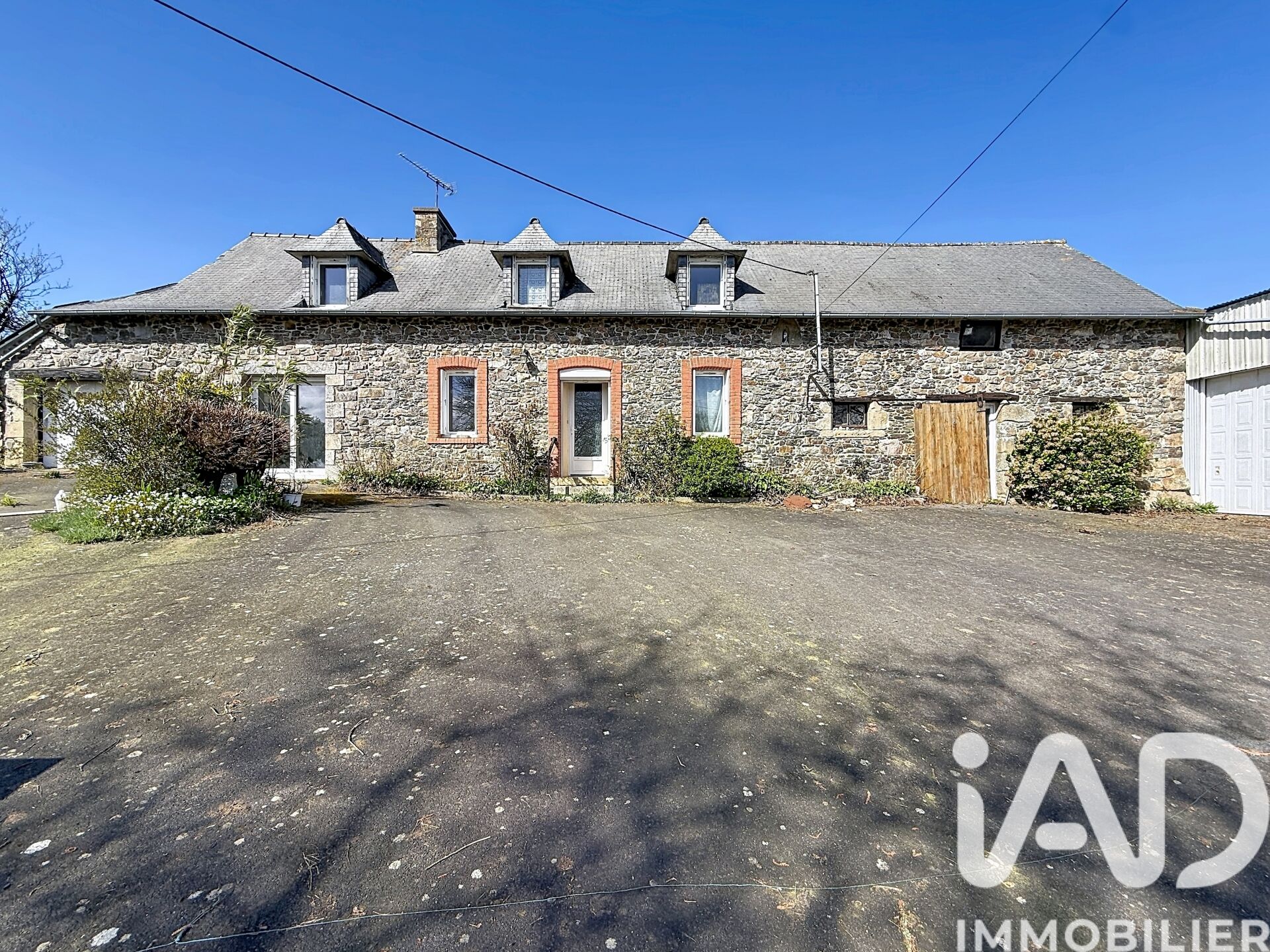 Allineuc - 103m² - 4p. - 3ch.