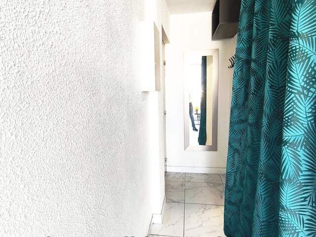Studio d''environ 16 m² avec loggia repoussée, en bon état, ve — photo du bien