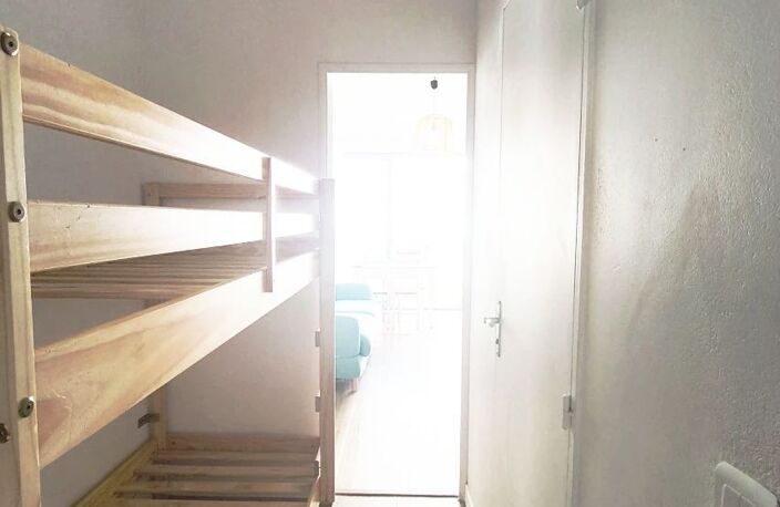 Studio cabine au 1er étage d''environ 24 m², en très bon état, — photo 2