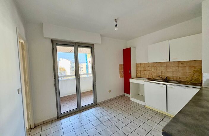 LA ROCHE-SUR-FORON  CENTRE VILLE  Grand T3 de 83 m² avec — photo 4