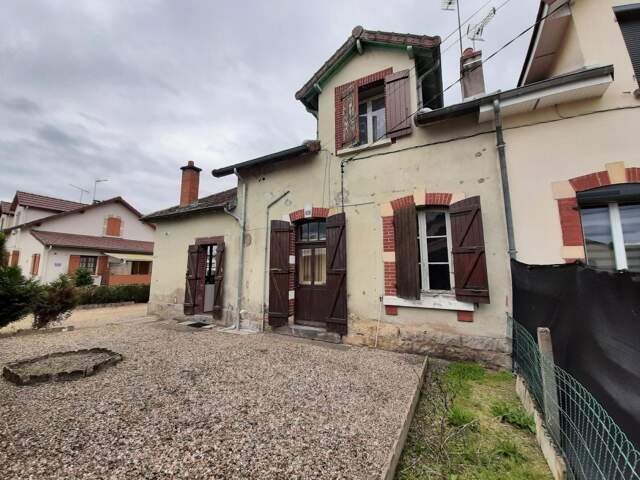 MAISON MITOYENNE SUR 2 NIVEAUX AVEC POTENTIEL D'AGRANDISSEMENT OU CRÉATION DE LOGEMENT SUPPLÉMENTAIR GARAGES ET DÉPENDANCES — photo du bien
