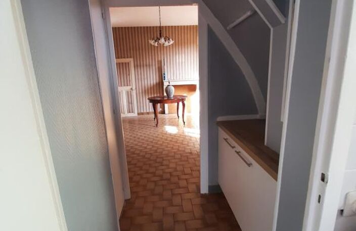 MAISON MITOYENNE SUR 2 NIVEAUX AVEC POTENTIEL D'AGRANDISSEMENT OU CRÉATION DE LOGEMENT SUPPLÉMENTAIR GARAGES ET DÉPENDANCES — photo 5