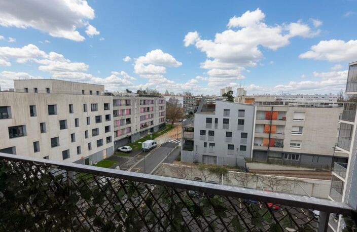 T2 VENDU LOUE avec terrasse et parking — photo 2