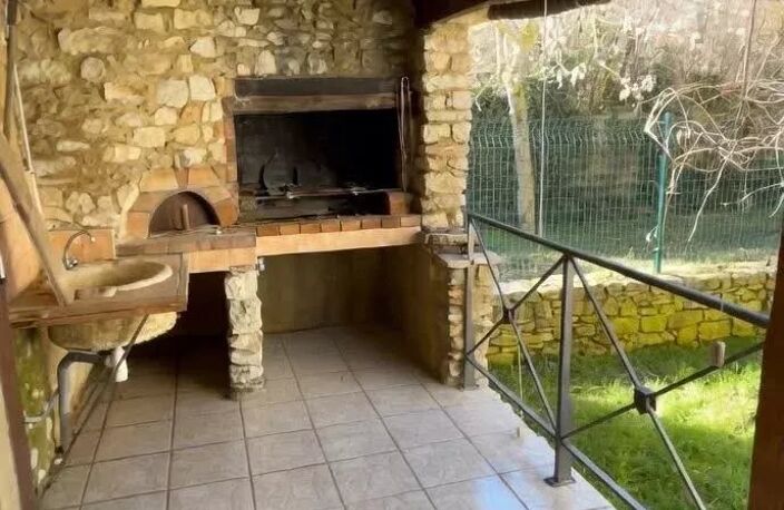REVEST DU BION - MAISON DE VILLAGE DE 105 M² HABITABLES AVEC JAR — photo 3