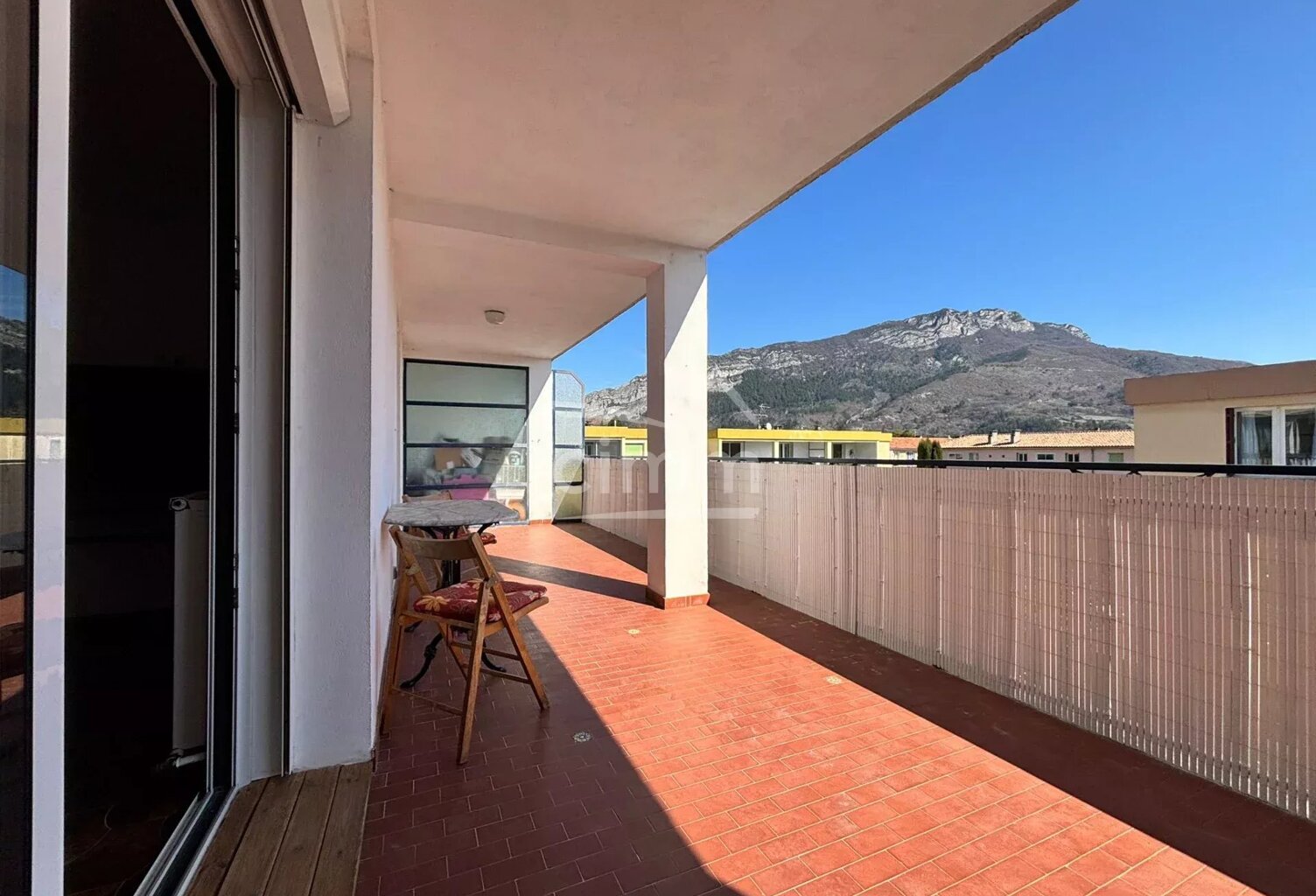 Appartement T4 -100 m² avec grande terrasse — photo 1