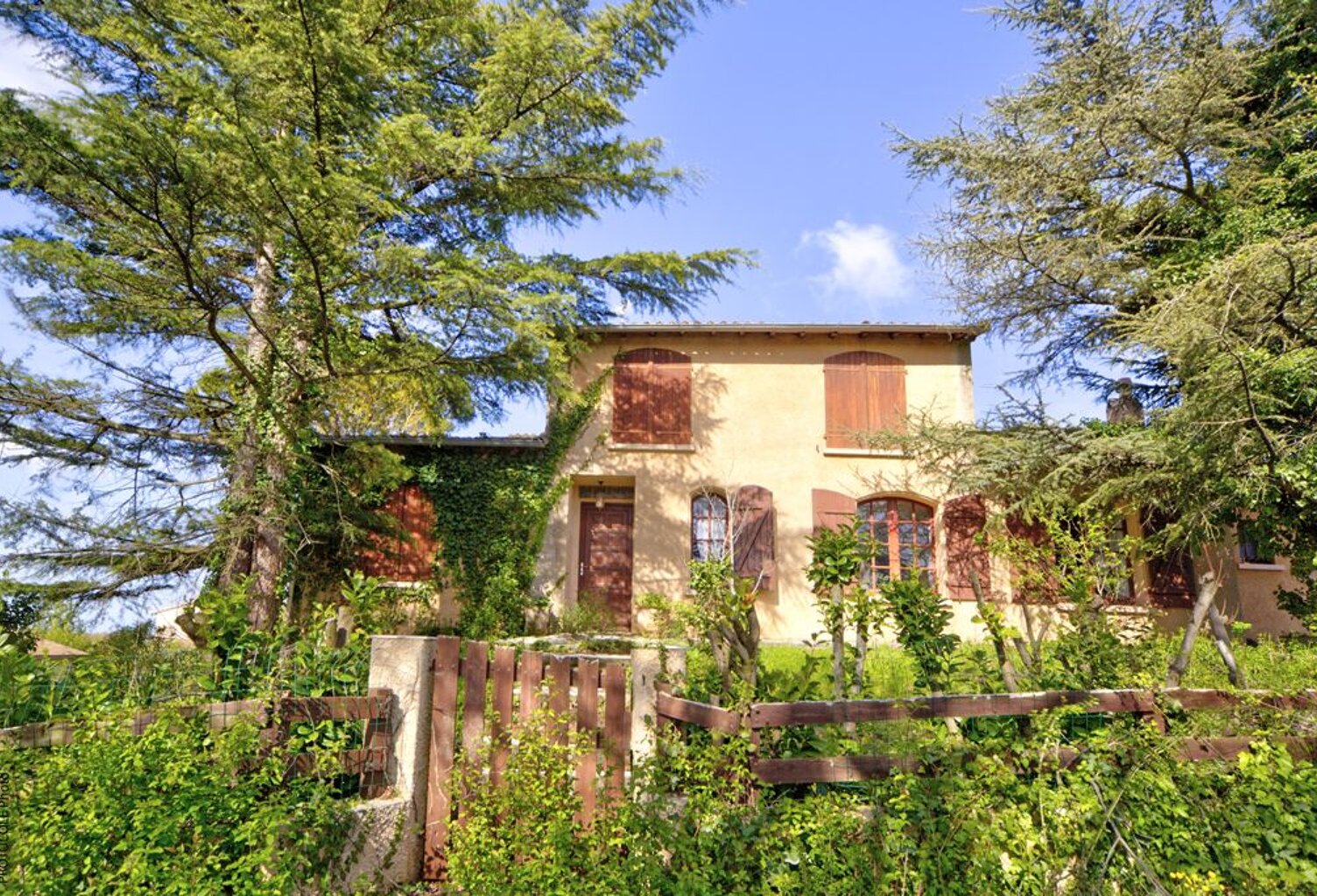 Maison 220m² à Pechbonnieu – Terrain arboré 1800m² piscinable avec vue — photo 1