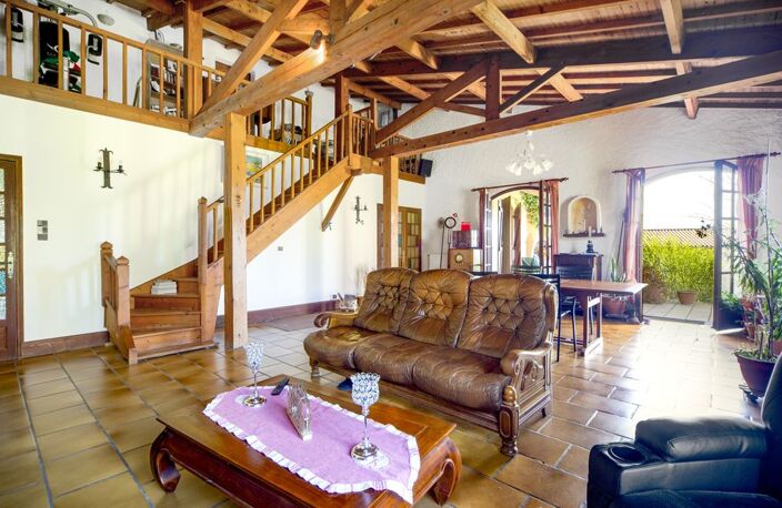 Maison 220m² à Pechbonnieu – Terrain arboré 1800m² piscinable avec vue — photo 3