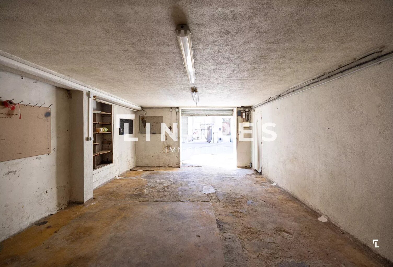 ACHARD - Garage de 55m² avec mezzanine - 13004 Les Chartreux — photo 1