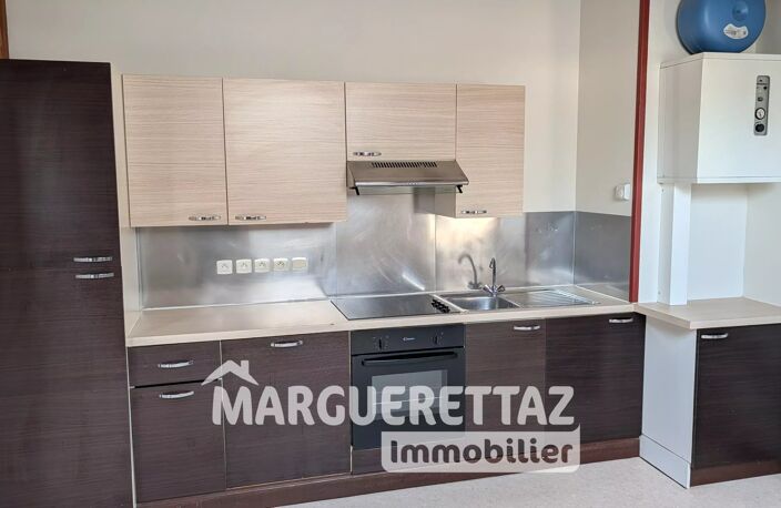 Appartement T2 dernier étage centre village — photo 5