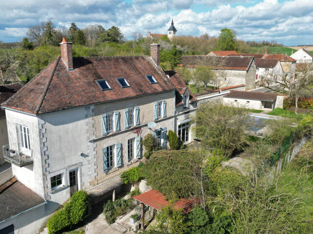 Proprièté en coeur de village de 8 pièces et 248m2 hab, 6 ch — photo du bien
