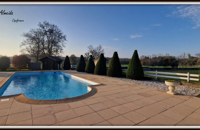 Maison à vendre 6 pièces BAGE LA VILLE (01)206 m², piscine, vue dégagée campagne et monts Mâcon, véranda, cave, terrain 3000 m² — photo 2