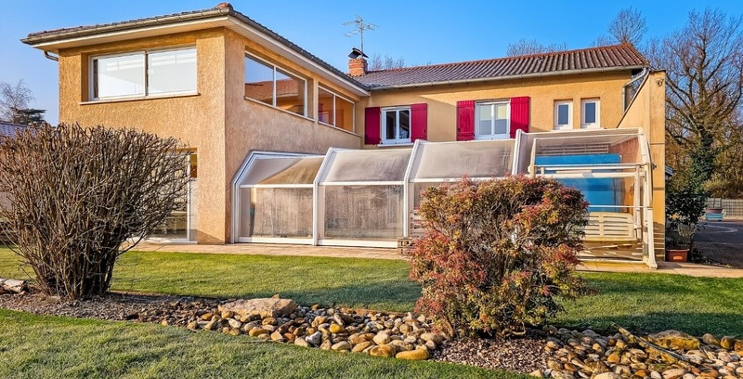 Maison avec hangar, piscine couverte et chalet aménagé — photo 1