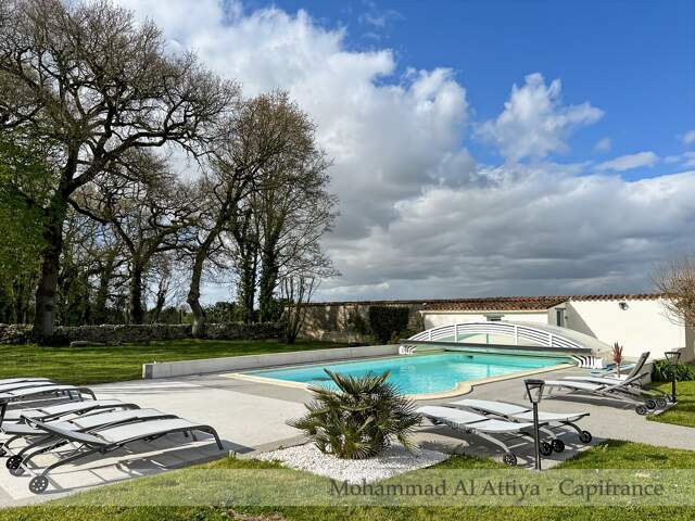 Magnifique propriété familiale avec gîte, studio et piscine à quelques minutes de La Rochelle (17) — photo du bien