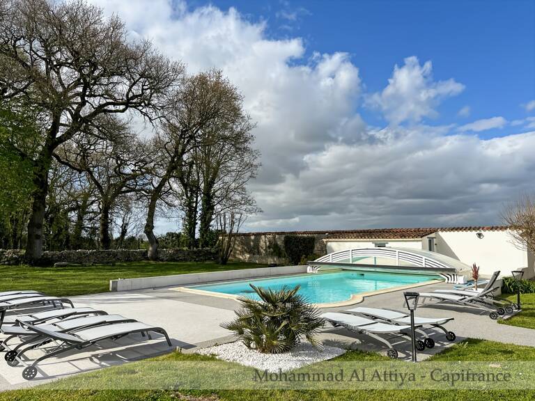 Magnifique propriété familiale avec gîte, studio et piscine à quelques minutes de La Rochelle (17) — photo 1