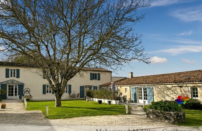 Magnifique propriété familiale avec gîte, studio et piscine à quelques minutes de La Rochelle (17) — photo 2