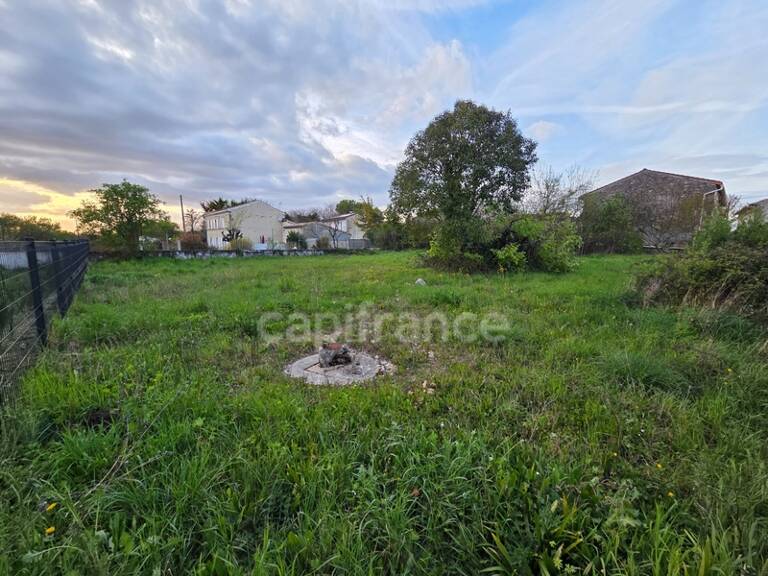 TERRAIN CONSTRUCTIBLE DE 897 m² - LA VERGNE (17400) — photo 1