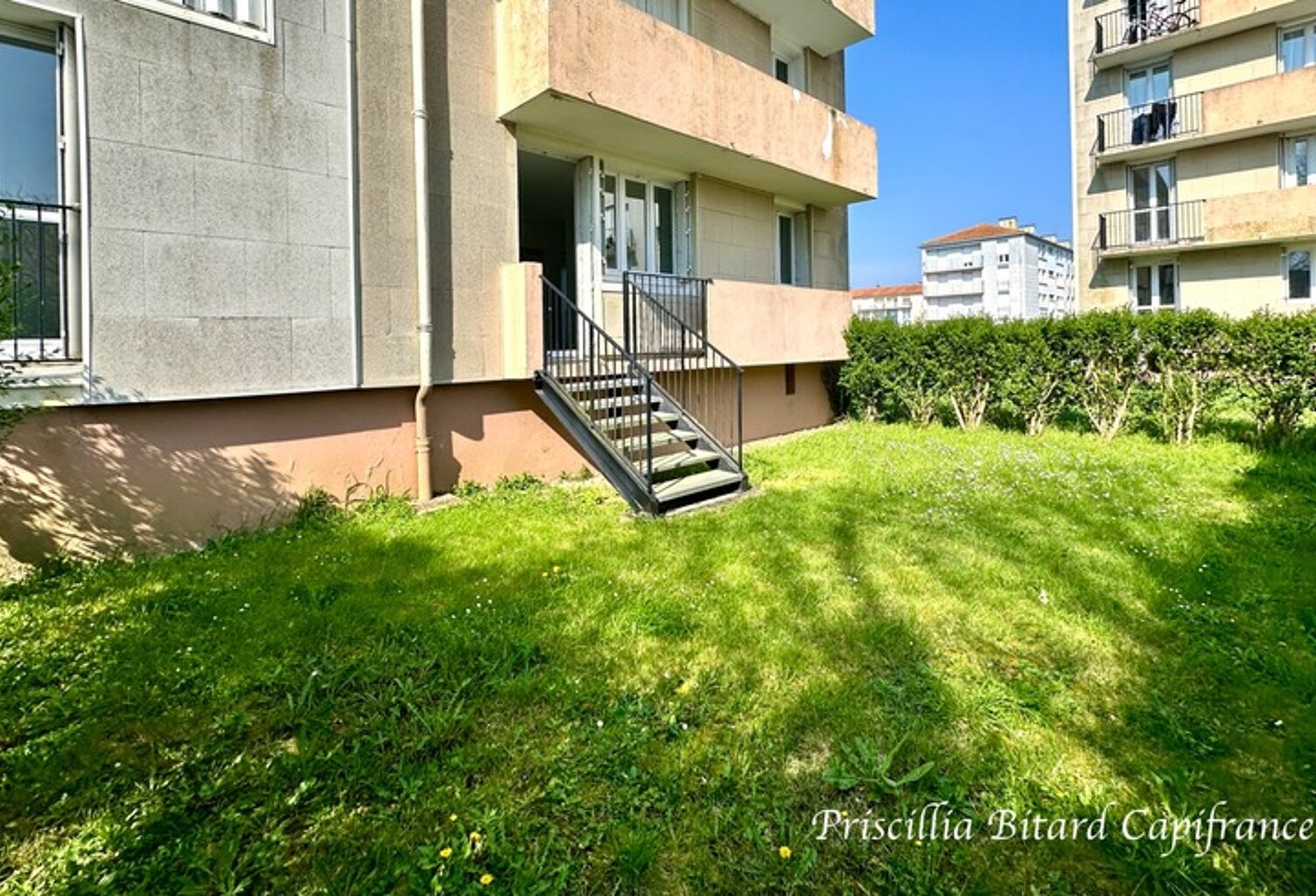Appartement T4 en rez-de-chaussée avec jardin privatif et cave — photo 1