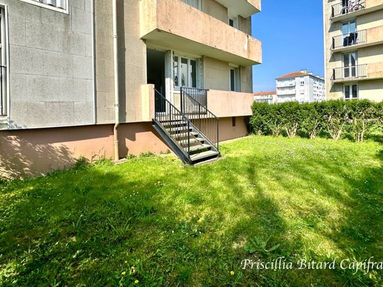 Appartement T4 en rez-de-chaussée avec jardin privatif et cave — photo 1