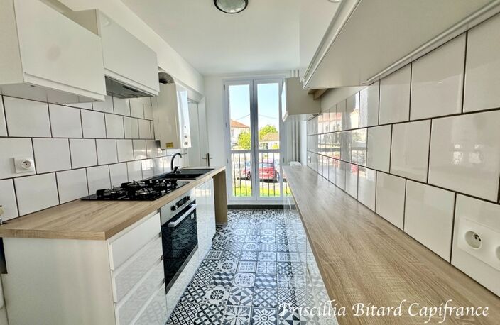Appartement T4 en rez-de-chaussée avec jardin privatif et cave — photo 2