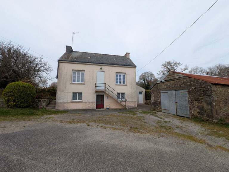 Bubry propriété composée d'une maison à usage d'habitation avec garage, deux petits hangars, une grange en pierre, une longère en pierre, un grand hangar avec ancienne étable, 1.5 hectare de terrain — photo 1