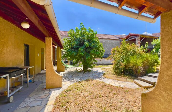 Maison de charme de 151 m² – 4 chambres, jardin, dépendances et beaux volumes à Varennes-sur-Morge — photo 2