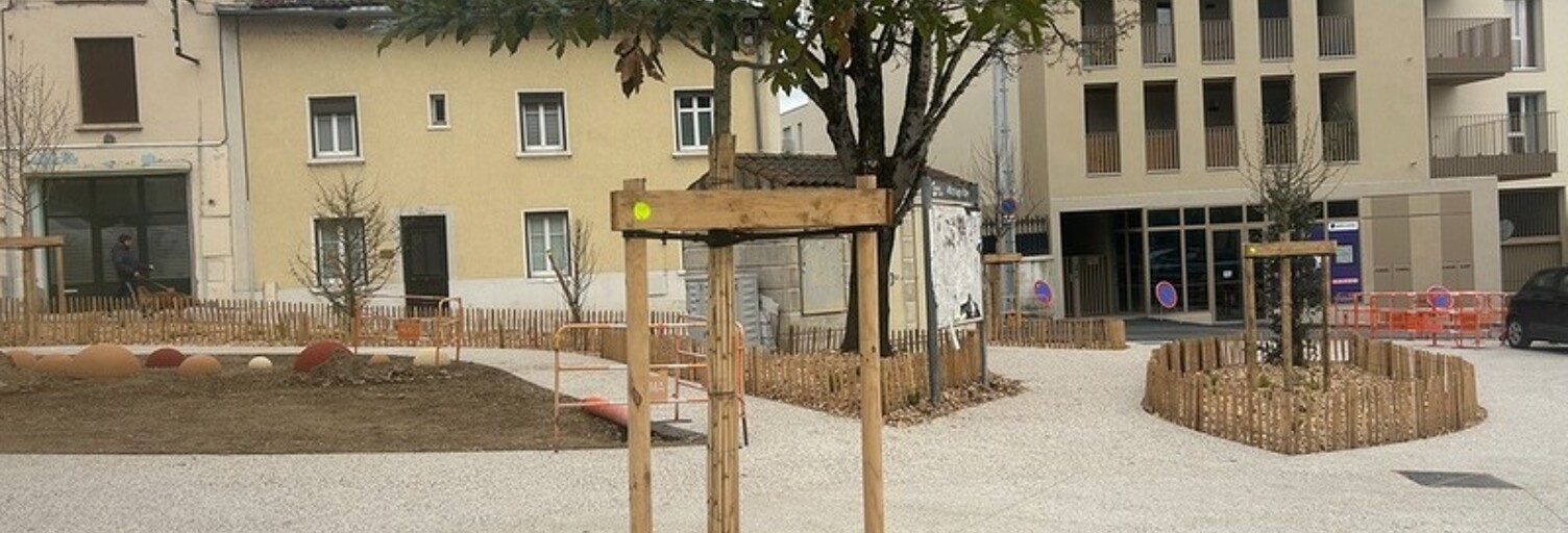 Commerce 1 Pièce 74 m² à louer à Rillieux-la-Pape (69140)