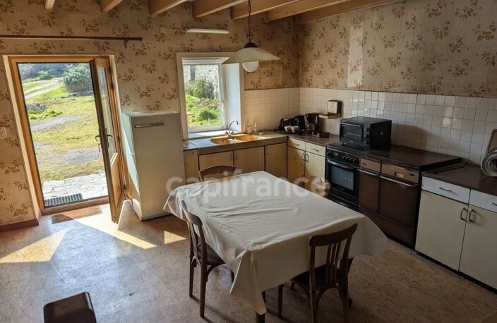 Corps de ferme de 333 m2 au total avec vie de plain pied possible, dépendances et situé idéalement entre Rostrenen et Carhaix — photo 4